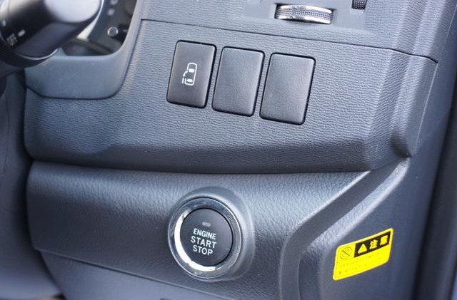 2013 TOYOTA ISIS PLATANA